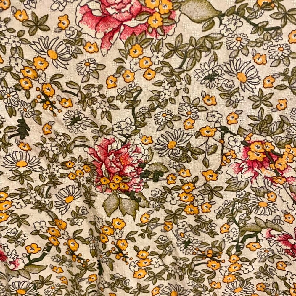 hinge Print Ruffle Hem Top - Picture 4 of 9